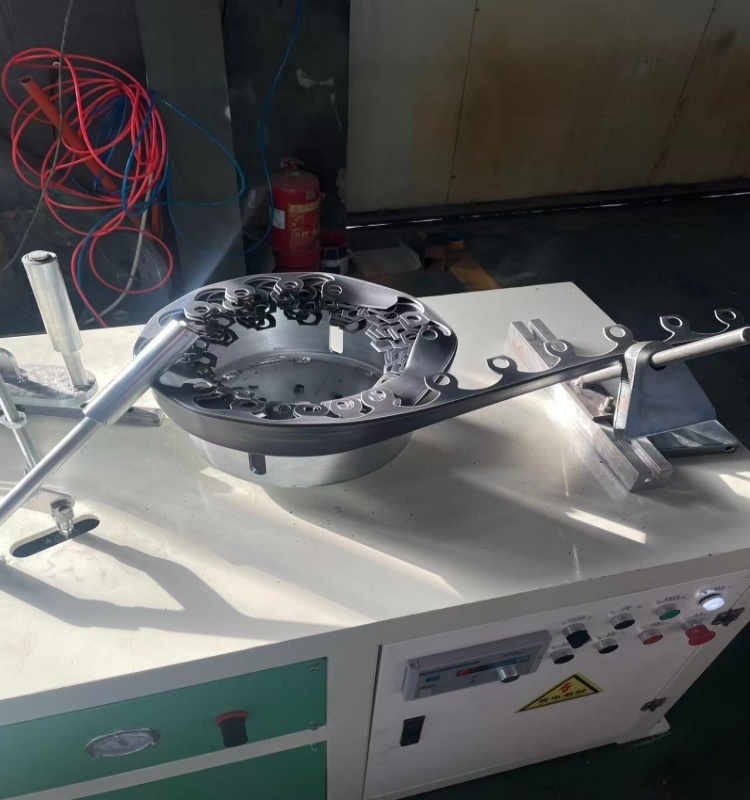 Single-station winding machine in the production line