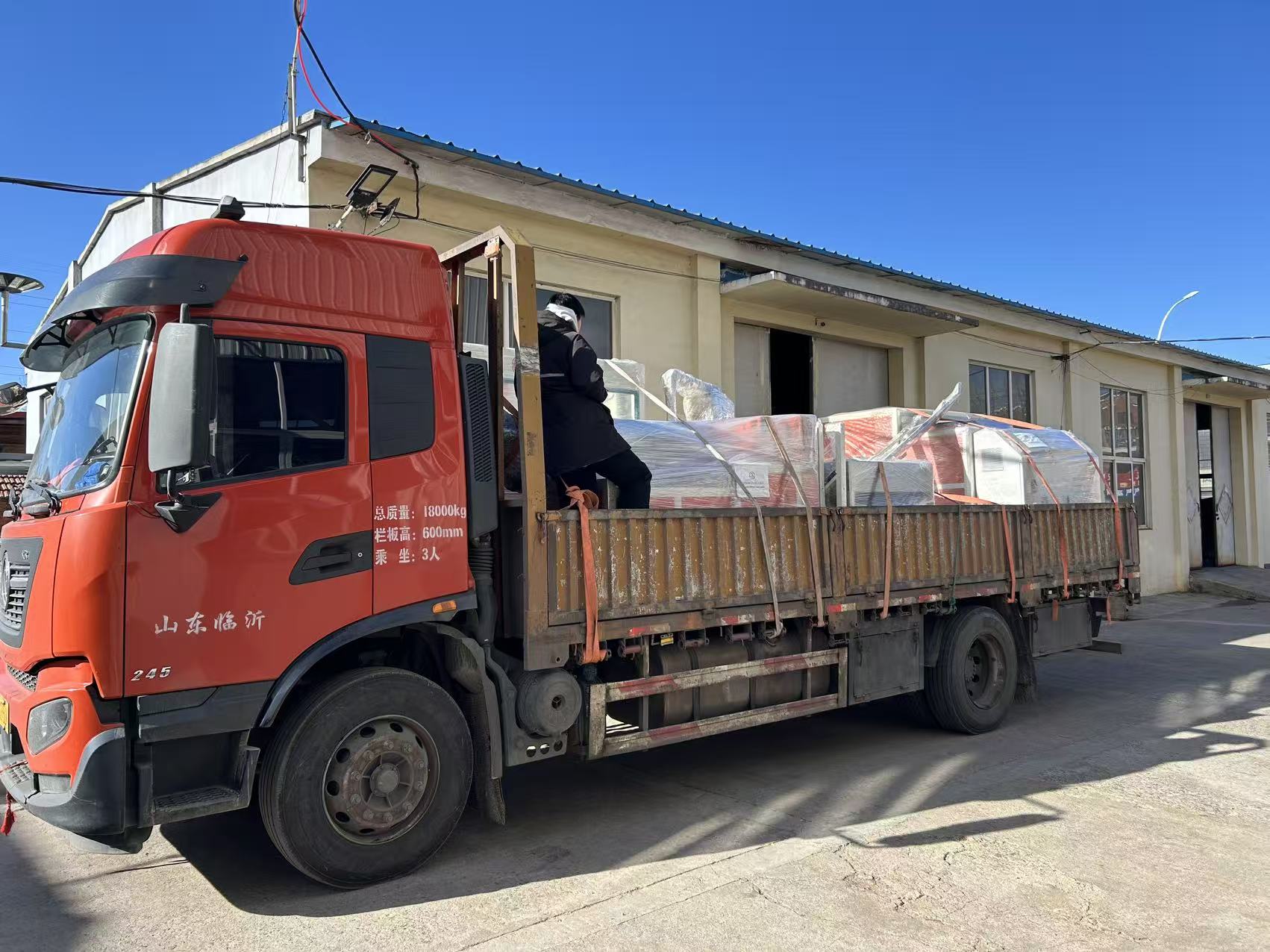 Dual concurrent lines, crossing mountains and seas! Just to meet you! Consistent quality, top-notch service!