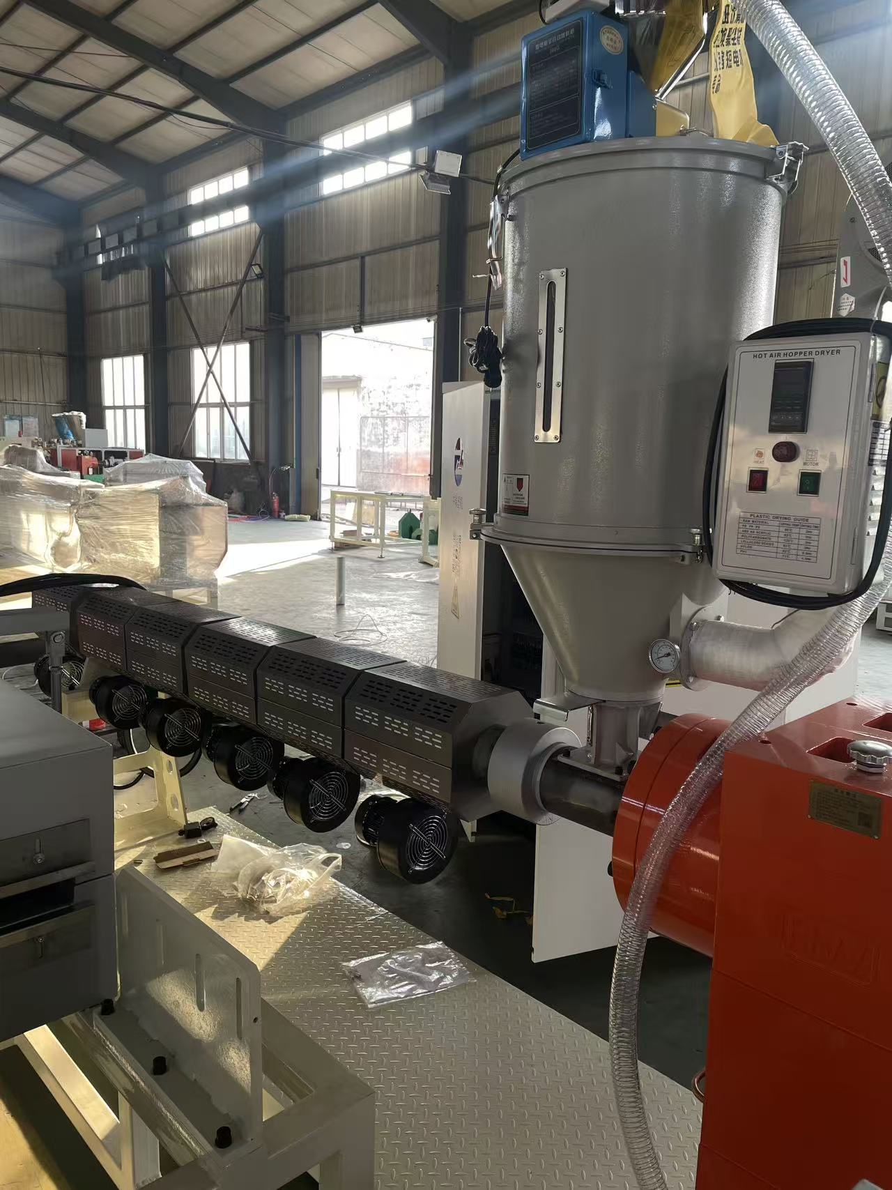 What Is a Plastic Extruder and How Does It Work