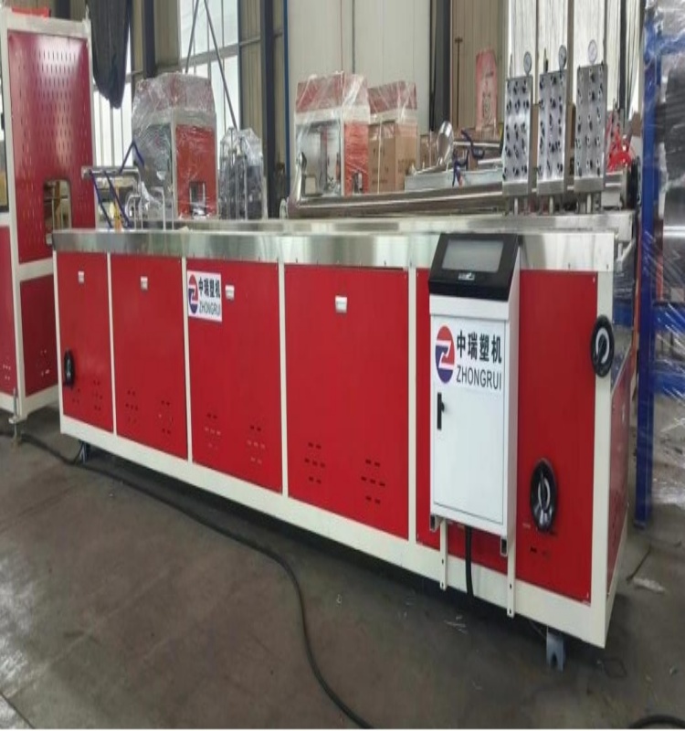 Vacuum shaping platform for PVC profile extrusion